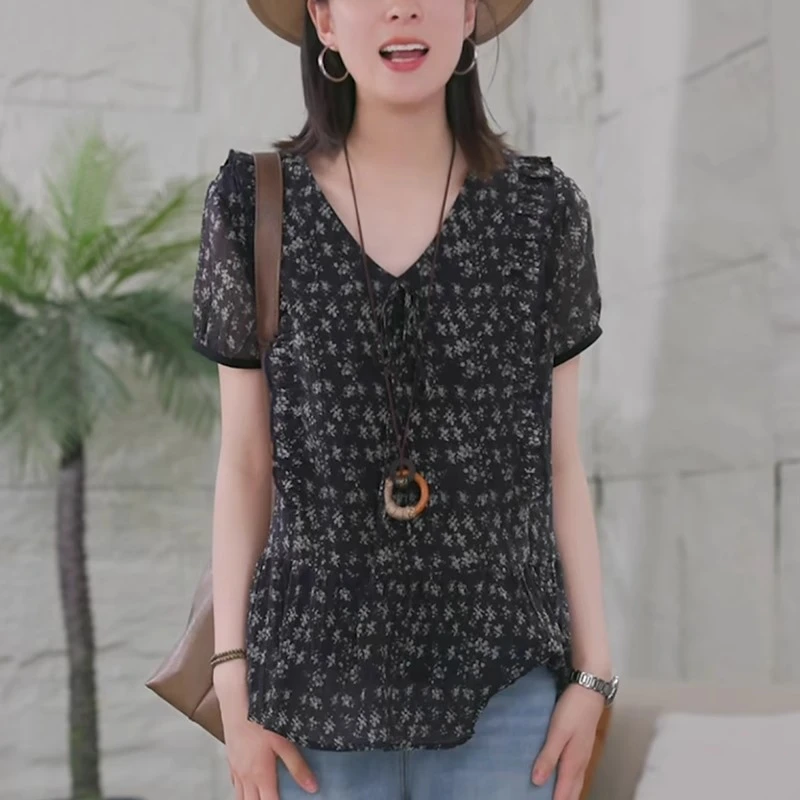 黑色V领碎花衬衫女士2025夏季新款减龄休闲显瘦洋气漂亮小衫上衣