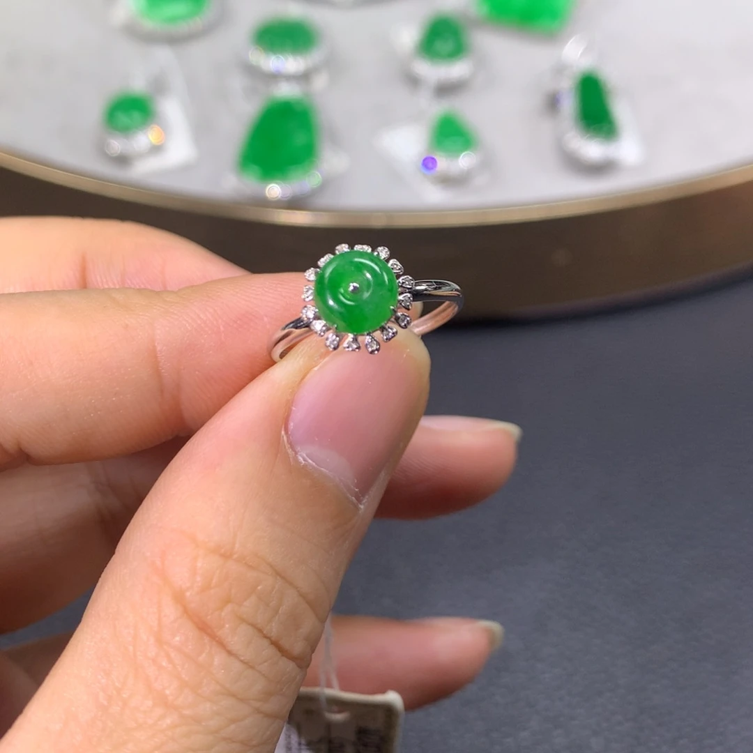 翡翠戒指18K金镶嵌翡翠