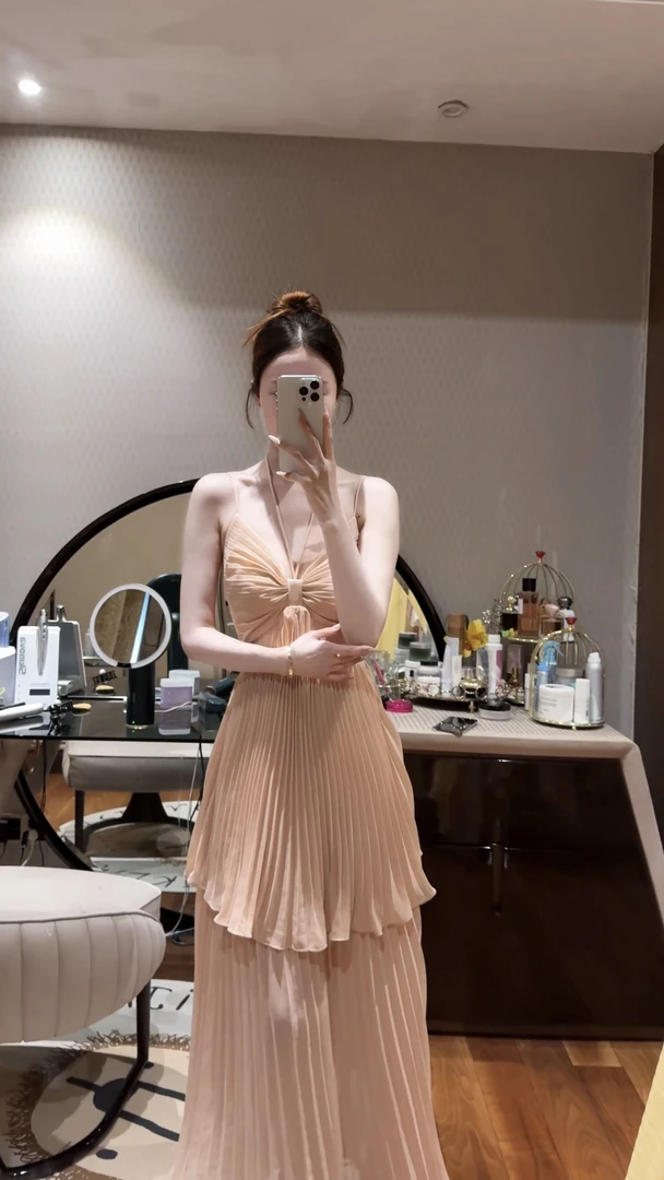 SSHAN 仙女裙挂脖显瘦遮肉设计感风琴百褶连衣裙女2510