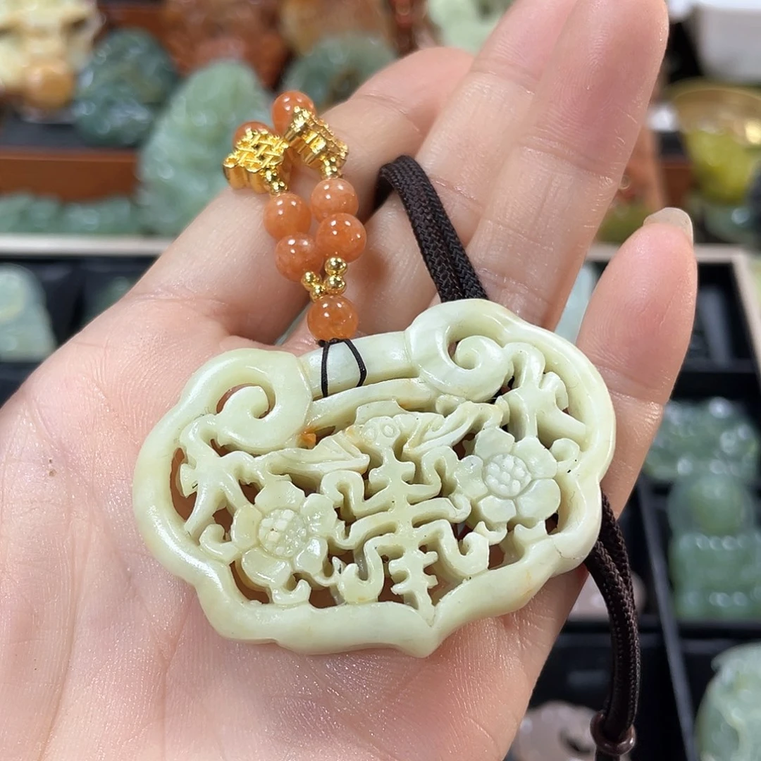 蛇纹石玉颈饰未镶嵌