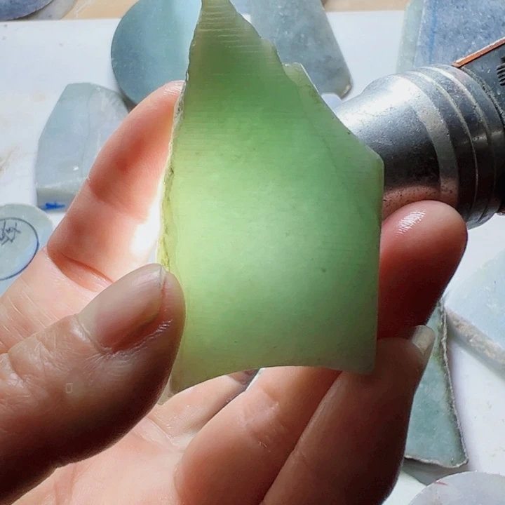 翡翠颈饰未镶嵌翡翠片料