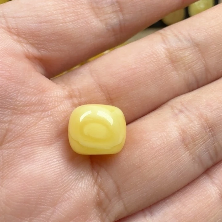 蜜蜡未镶嵌珠宝奇石