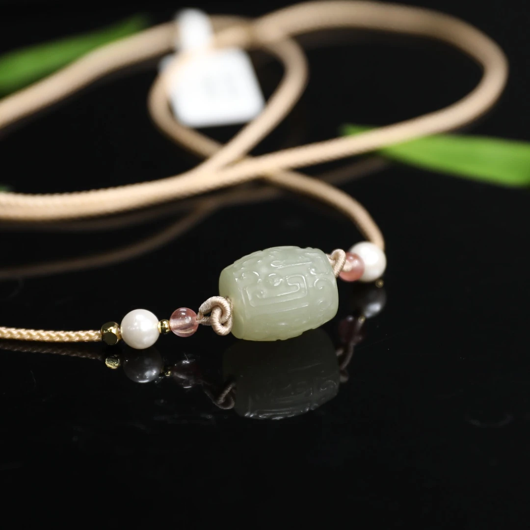 【珮澜珠宝】·严选精品·和田玉冰晴路路通吊坠