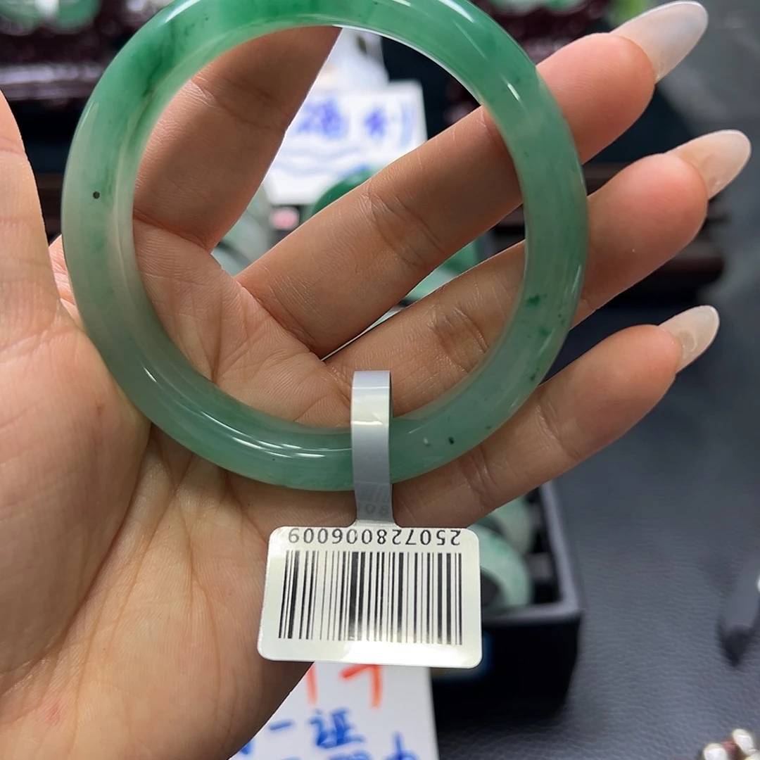 石英质玉（非洲翠）未镶嵌手镯