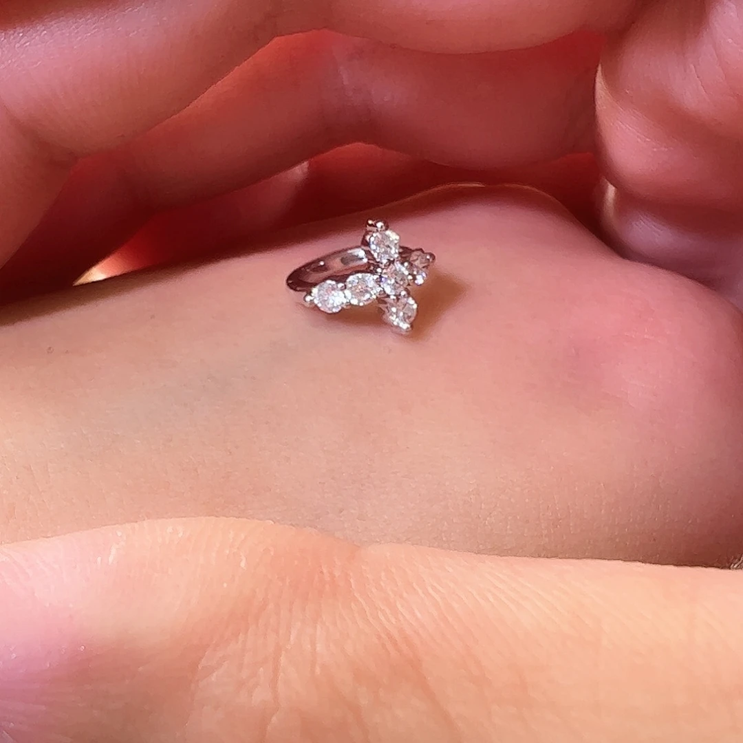 钻石耳饰18K金镶嵌天***单只十字35分