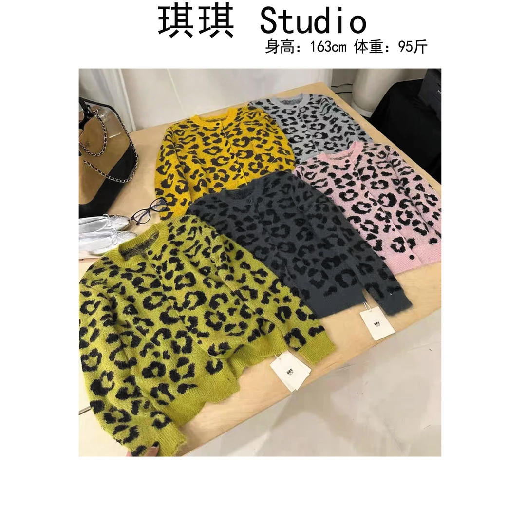 《琪琪家》秋冬季新款重工设计感舒适亲肤减龄百搭豹纹针织开衫-CS