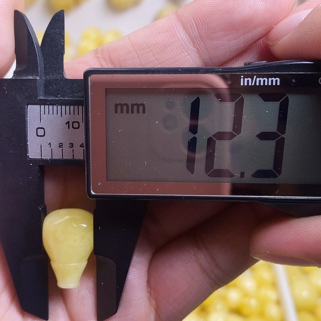 裸石琥珀未镶嵌奶**?蜜蜡三通
