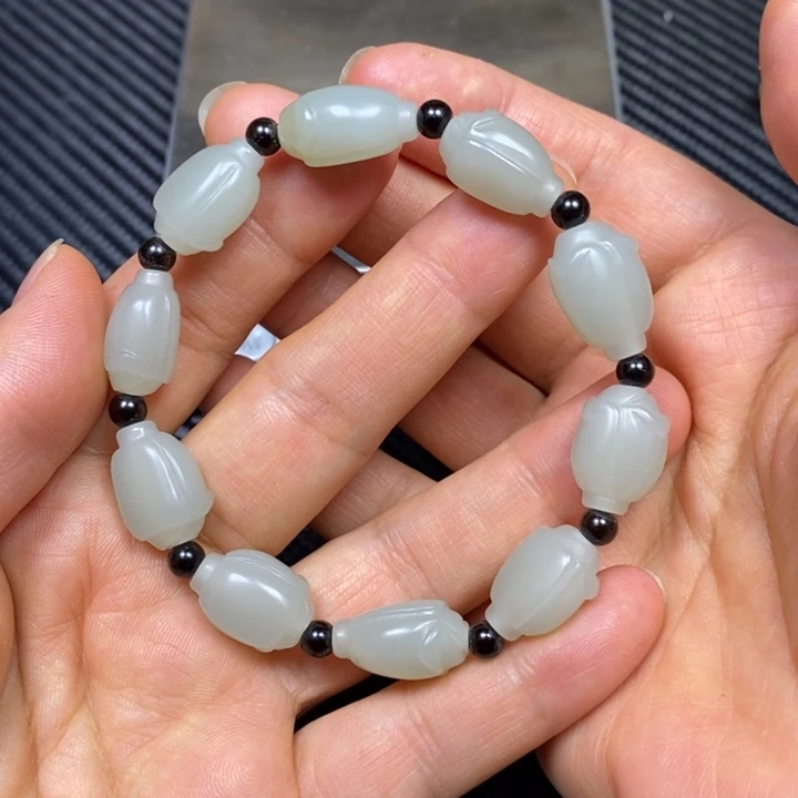 和田玉未镶嵌车挂小*