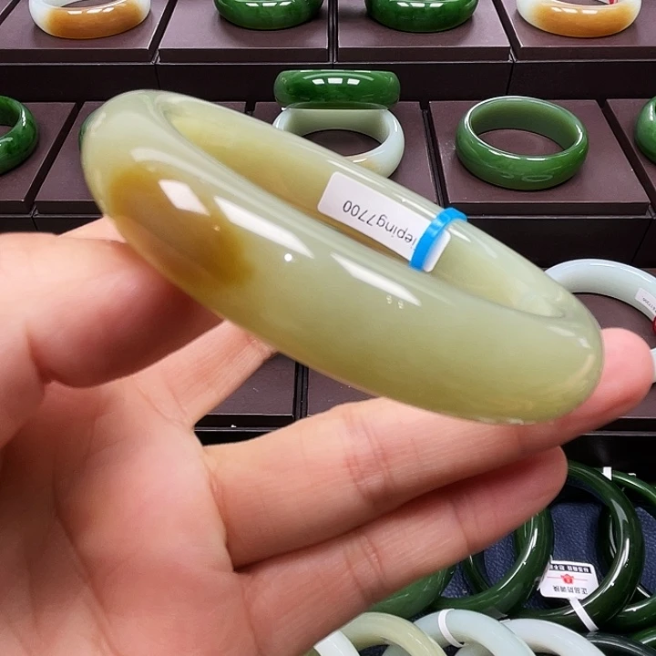 和田玉未镶嵌手镯