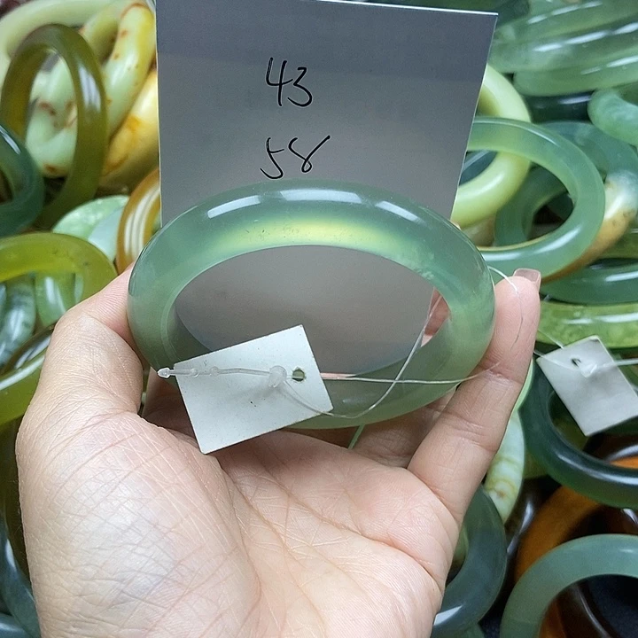 未镶嵌手镯透闪石质玉