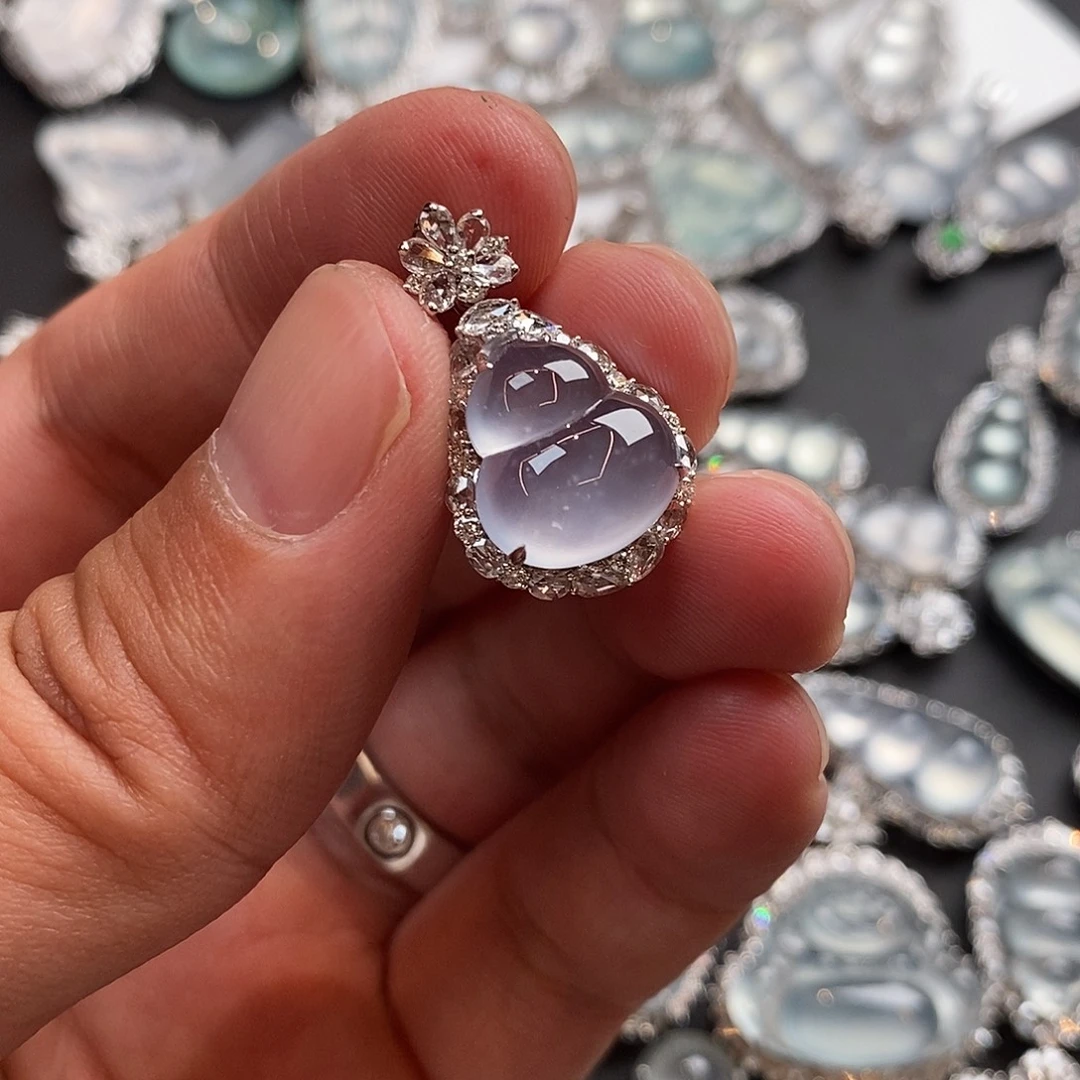 翡翠18K金镶嵌颈饰