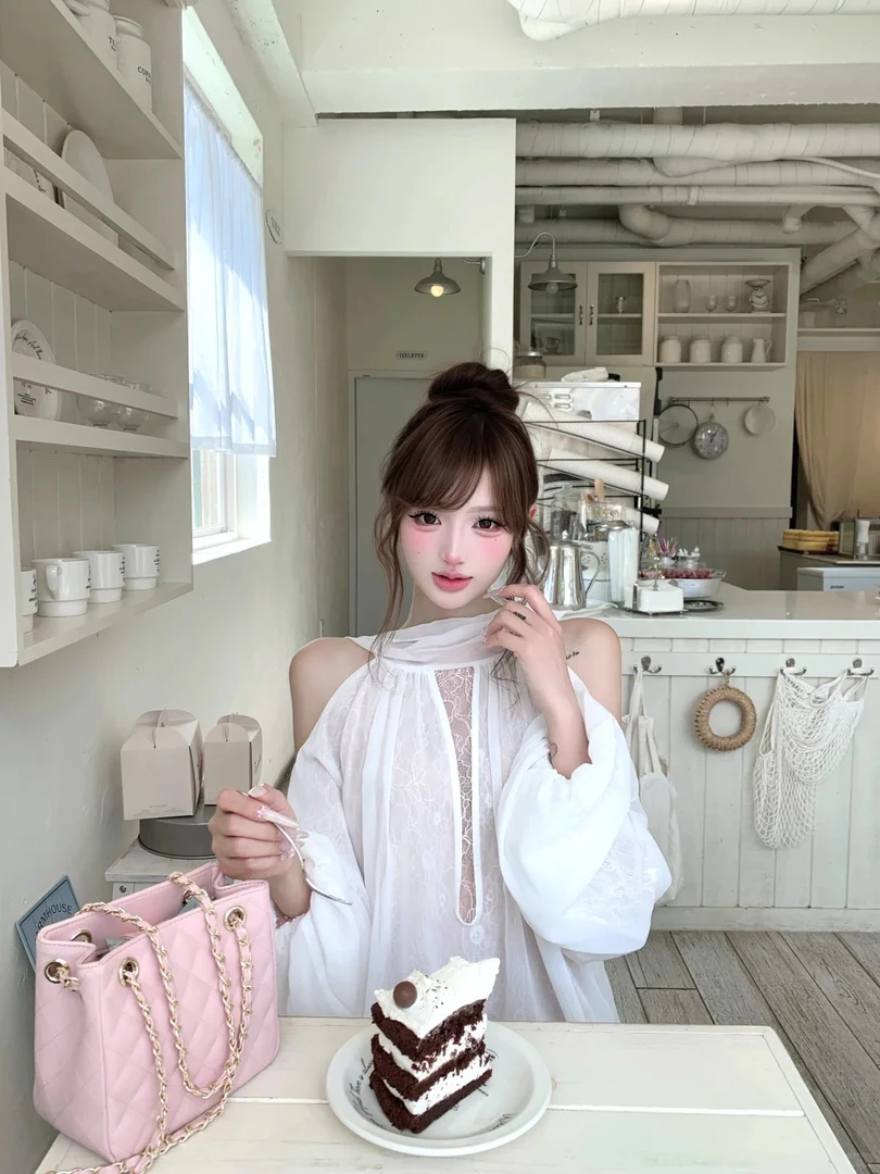 斩男更斩女 秋季新款超嗲芭蕾白纯欲温柔千金感无袖挂脖上衣百搭