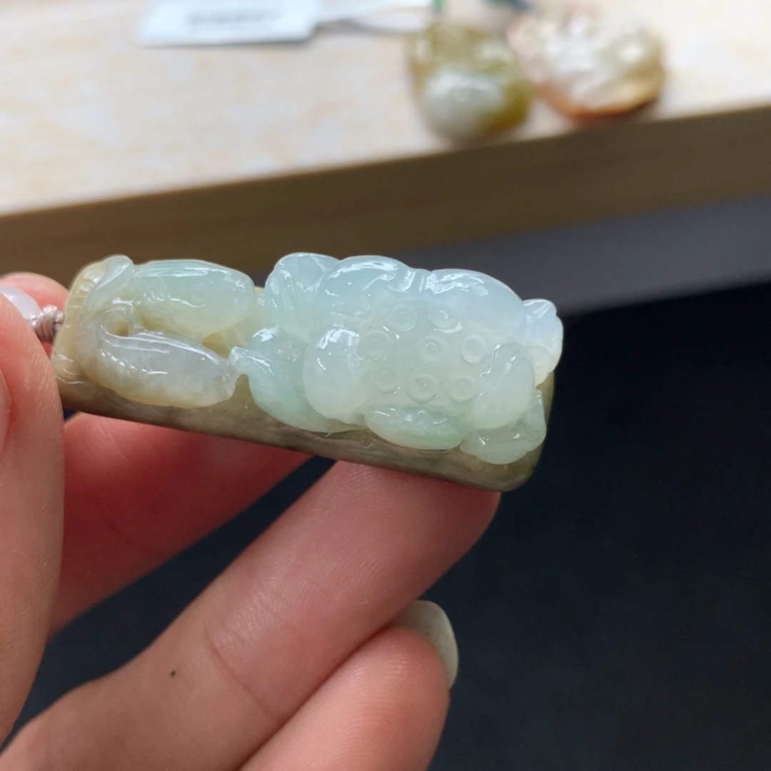 翡翠未镶嵌颈饰吊坠