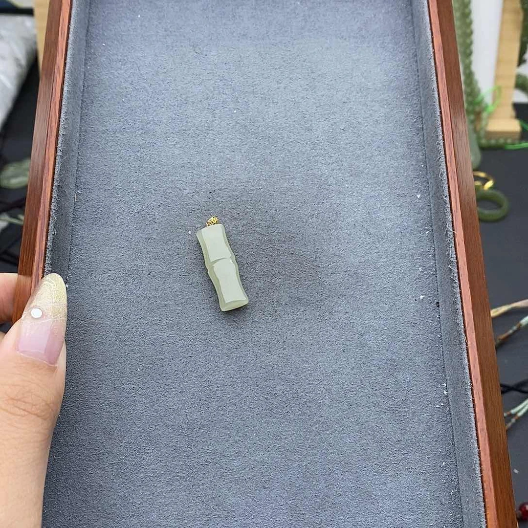 和田玉吊坠(不含链)18K金镶嵌