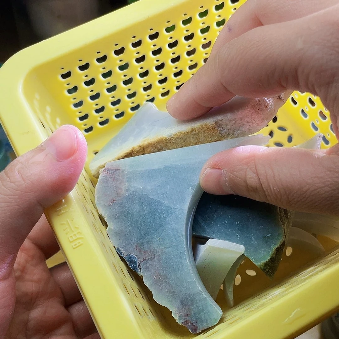 翡翠未镶嵌颈饰毛料7