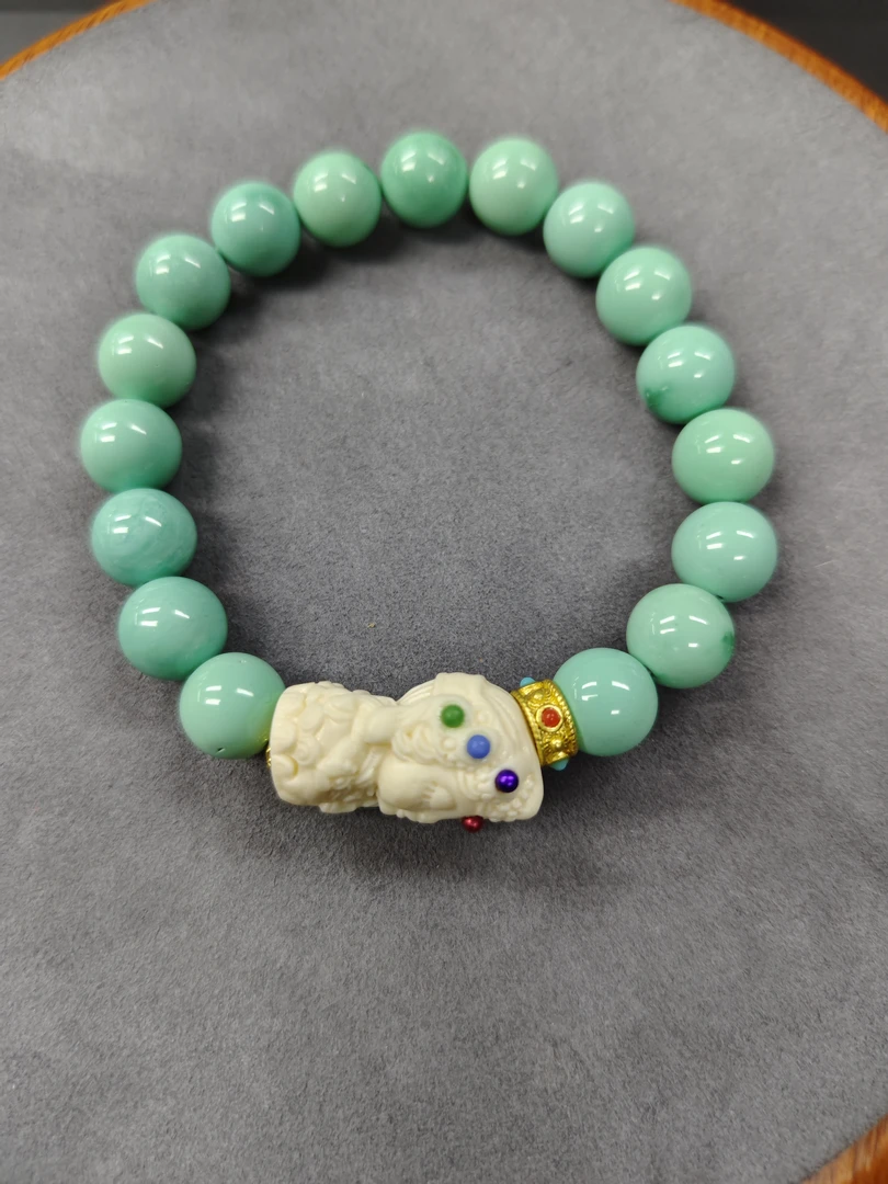 A75精品绿色卡10mm圆珠手串