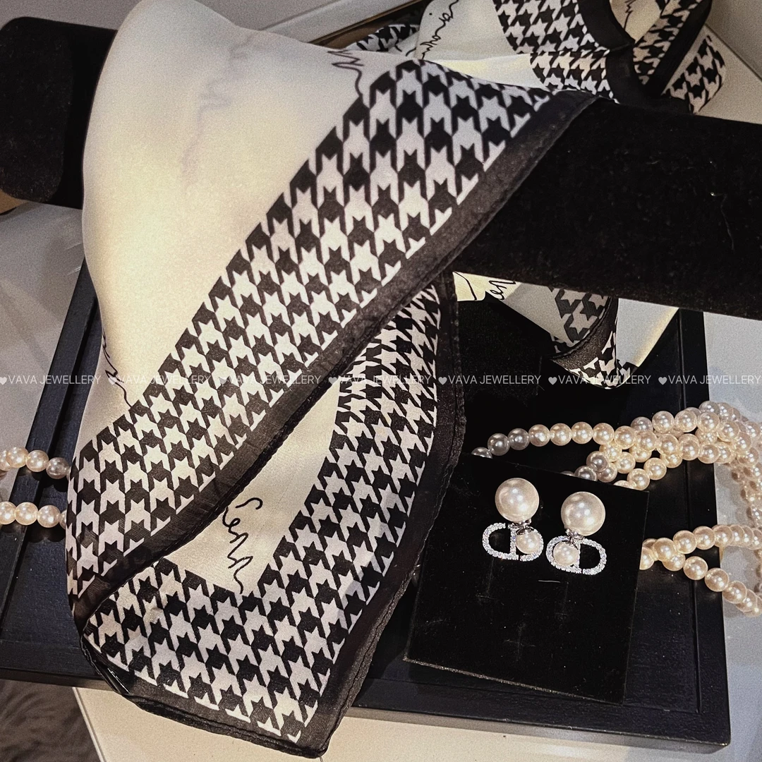 7104耳丁时尚气质轻奢百搭简约经典设计师款丝巾