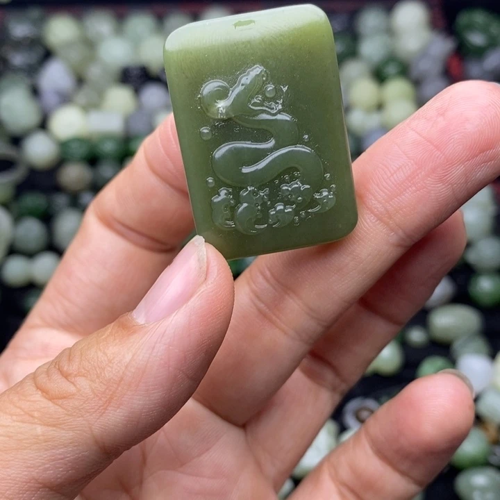 和田玉未镶嵌颈饰不退不换