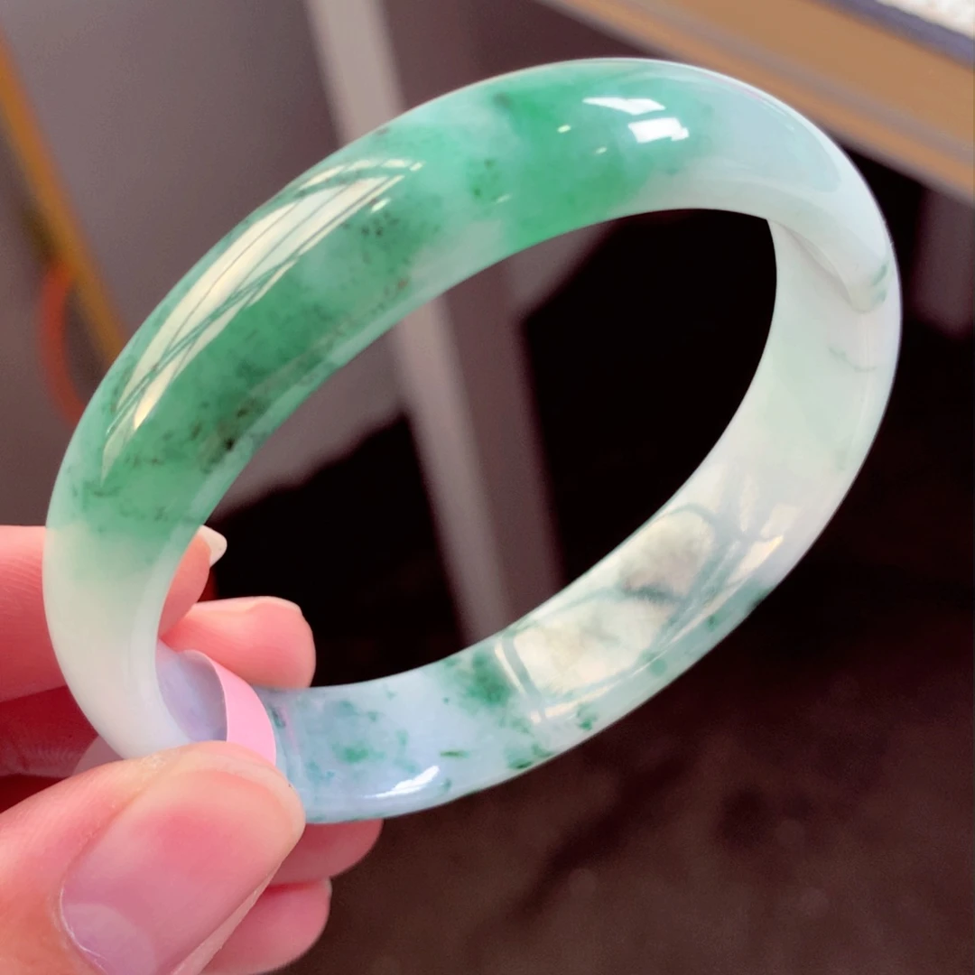 翡翠手镯未镶嵌缅甸翡翠