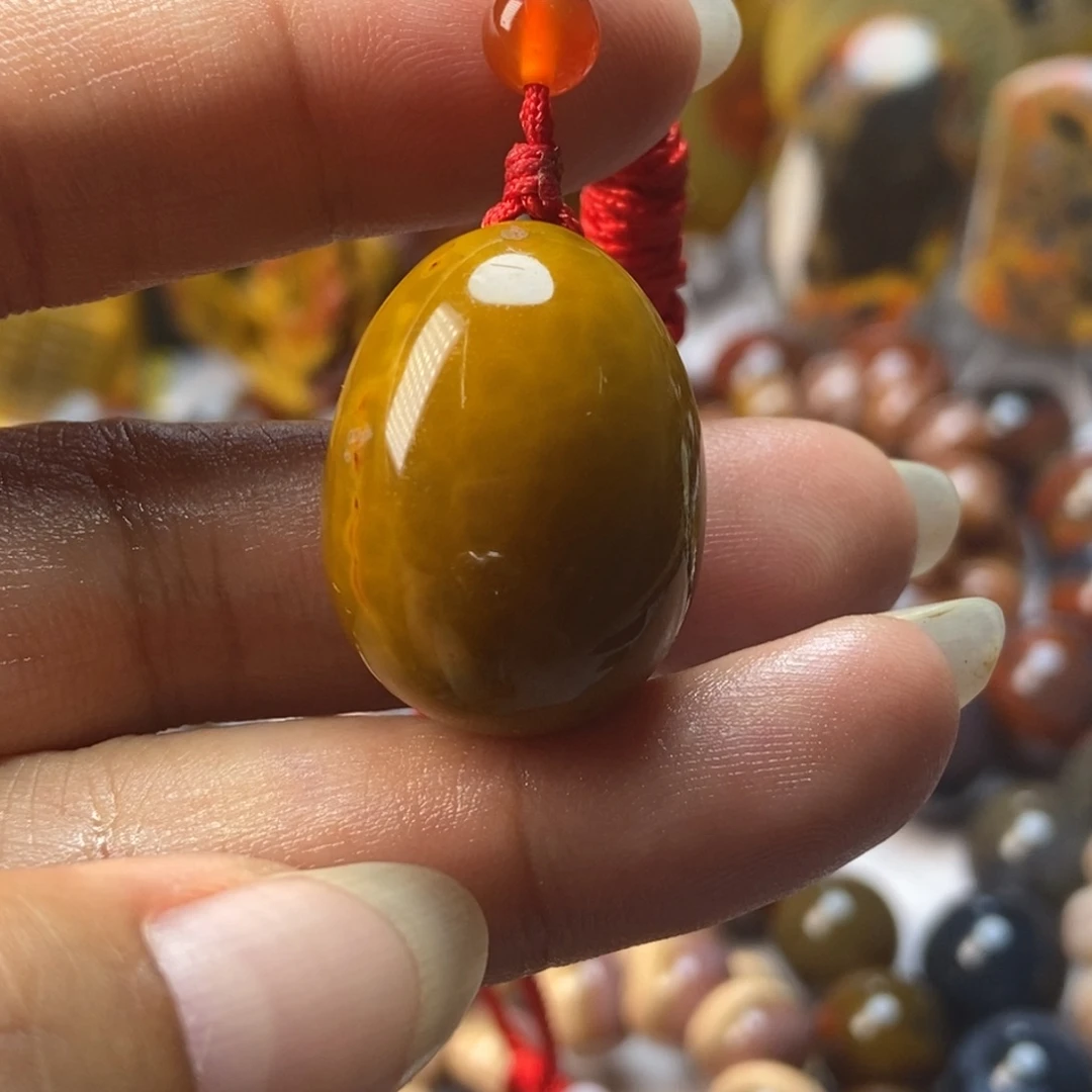 玛瑙/玉髓颈饰未镶嵌战国红