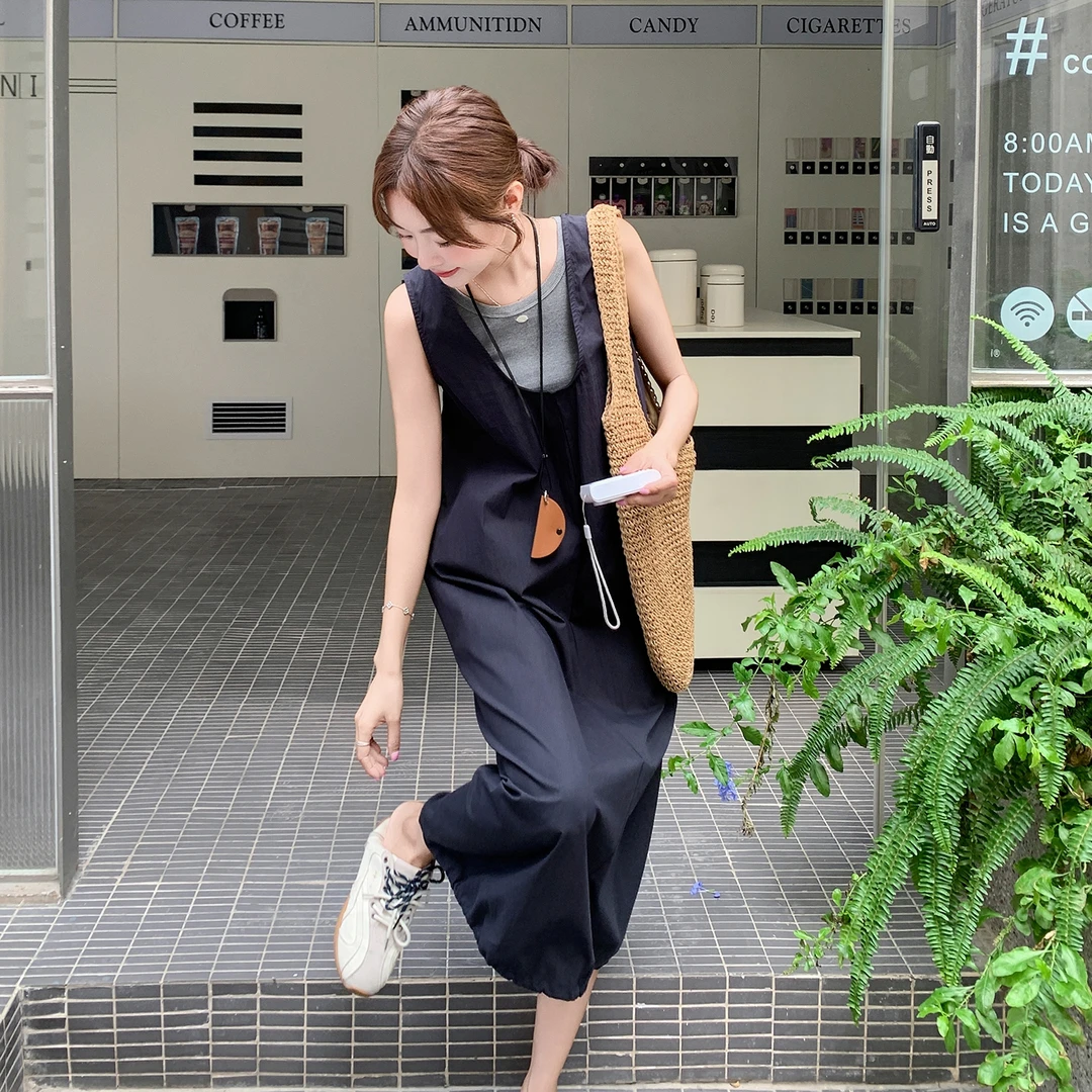 慵懒松弛感藏蓝色无袖背心连衣裙女夏超火好看休闲减龄长裙两件套