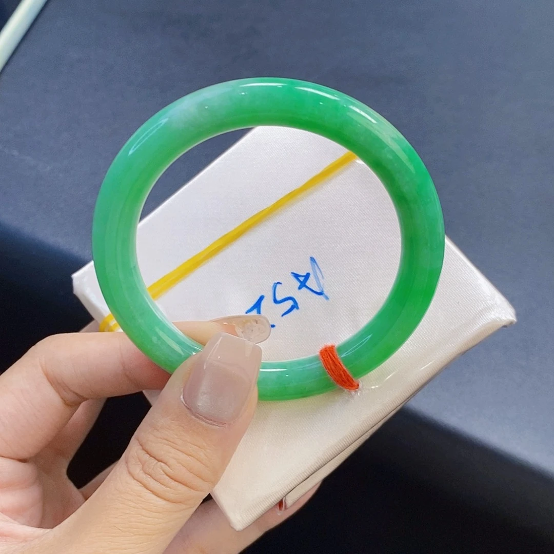 翡翠手镯未镶嵌52圈口