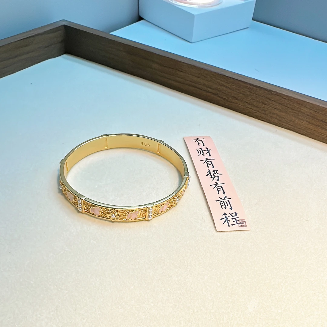 铜合金珐琅手镯 粉蝴蝶珍珠手镯气质轻奢时尚百搭小众个性金色ins