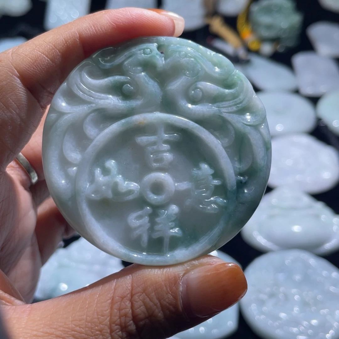 翡翠未镶嵌颈饰如意吉祥