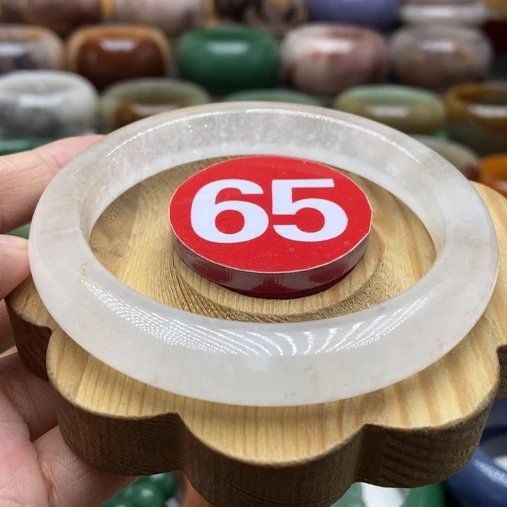 未镶嵌手镯石英质玉