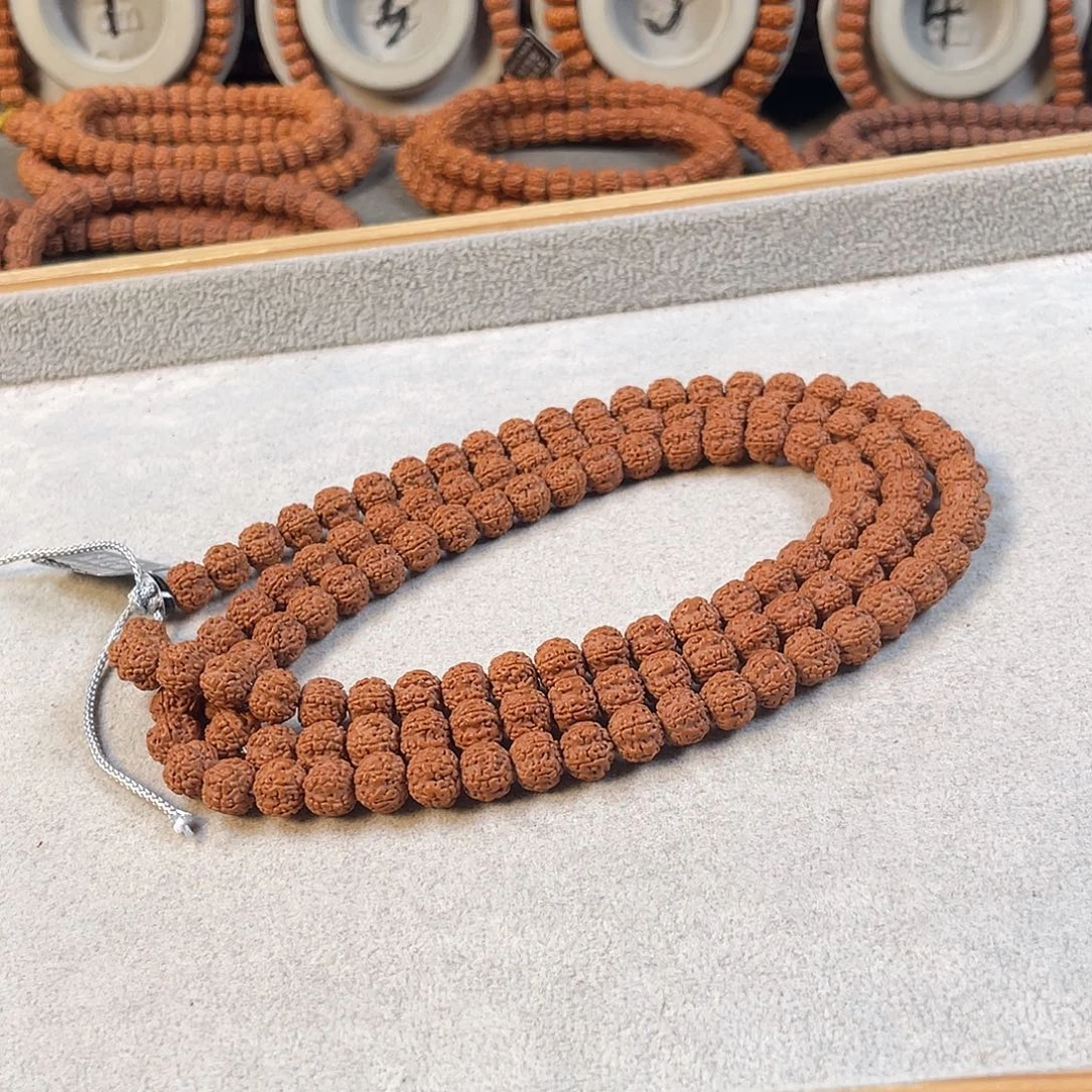 柚****金刚菩提吊坠老树梅花