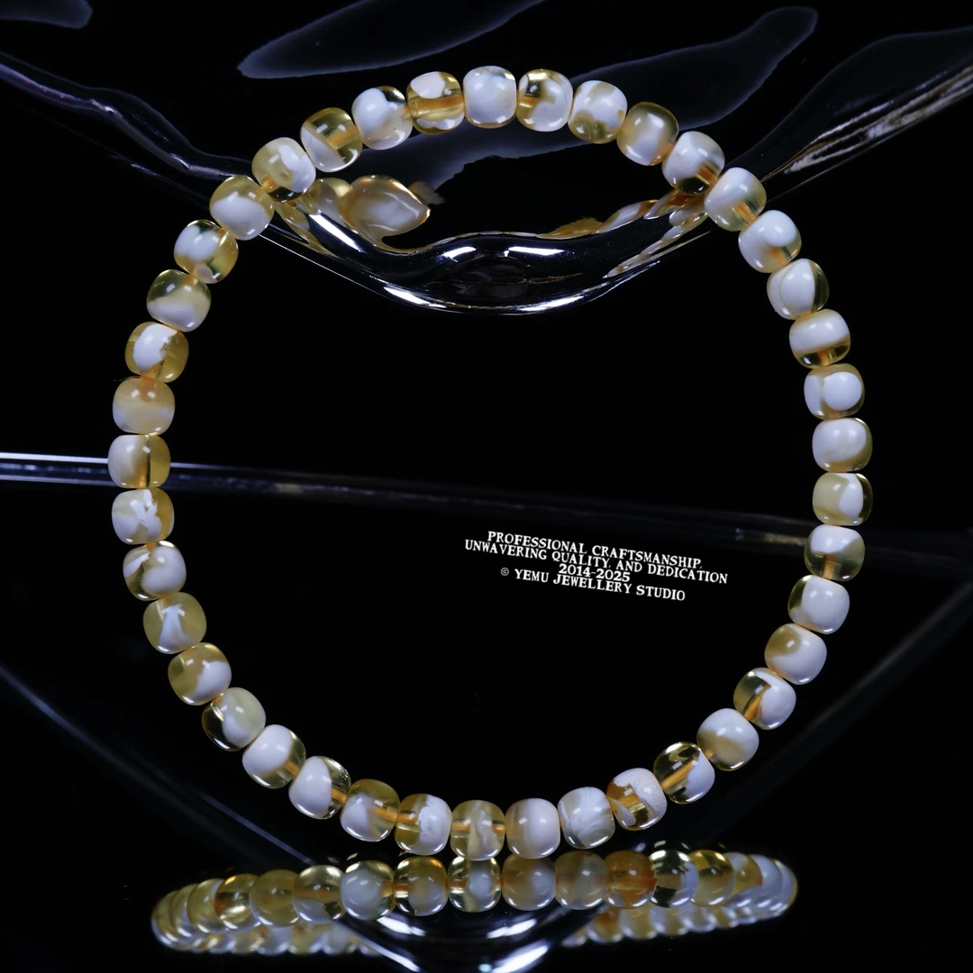 5毫米金漆白溶洞老型单圈编号80029 一物一拍 天然俄料琥珀蜜蜡