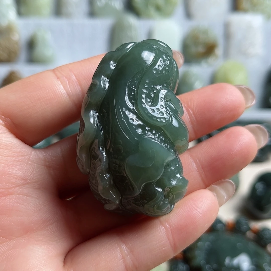 和田玉未镶嵌把件