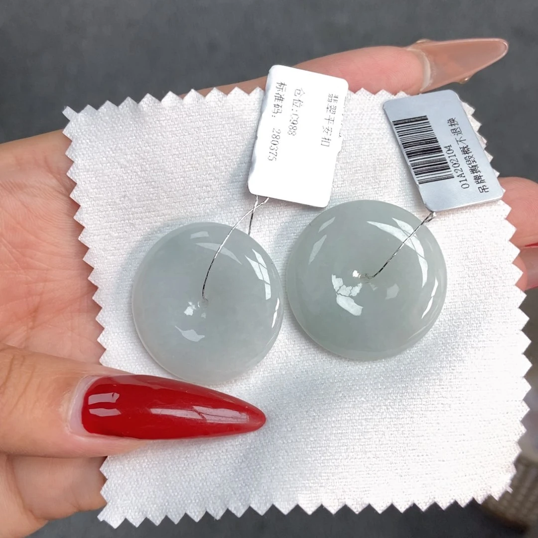 翡翠颈饰未镶嵌平安扣