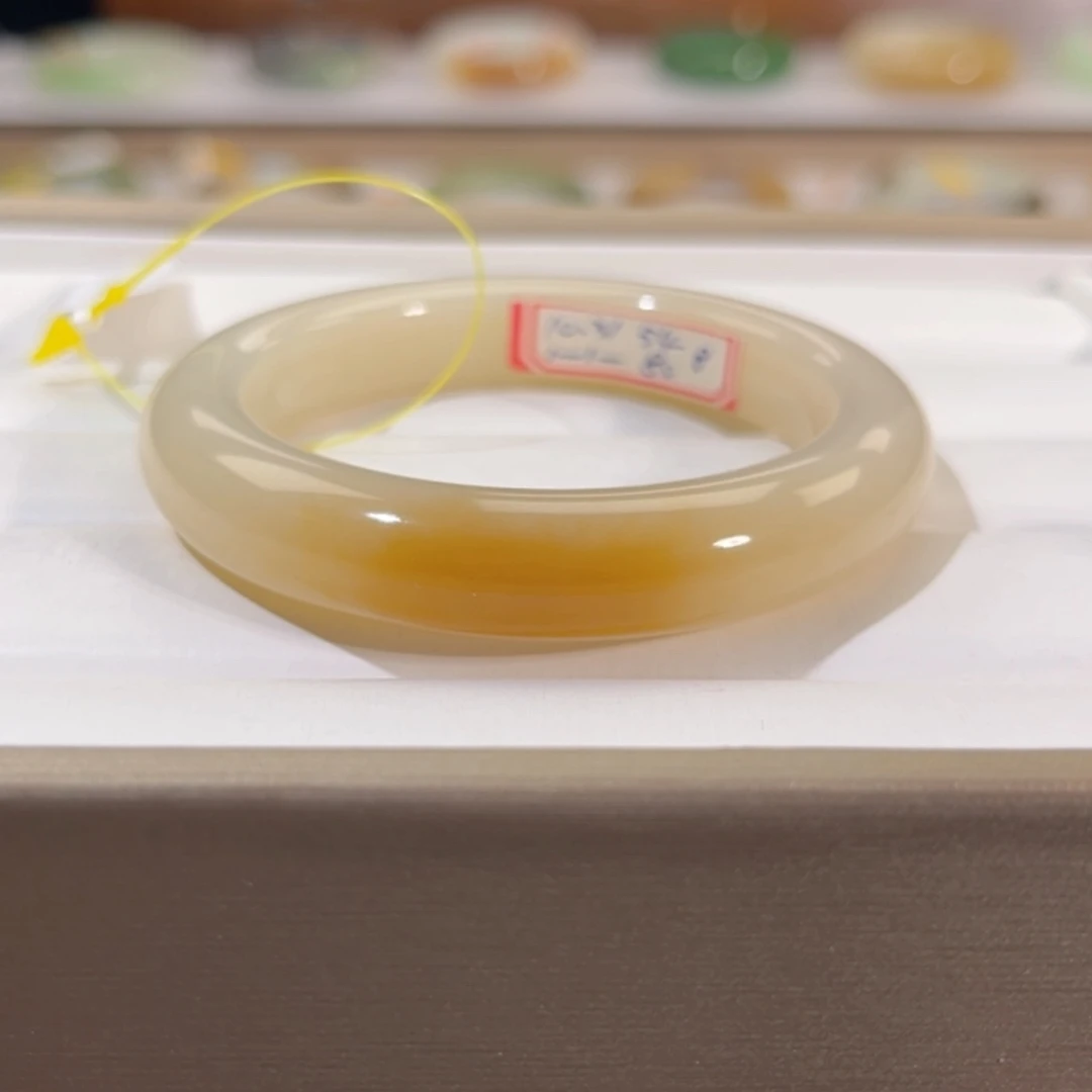 和田玉未镶嵌手镯特色粉糖