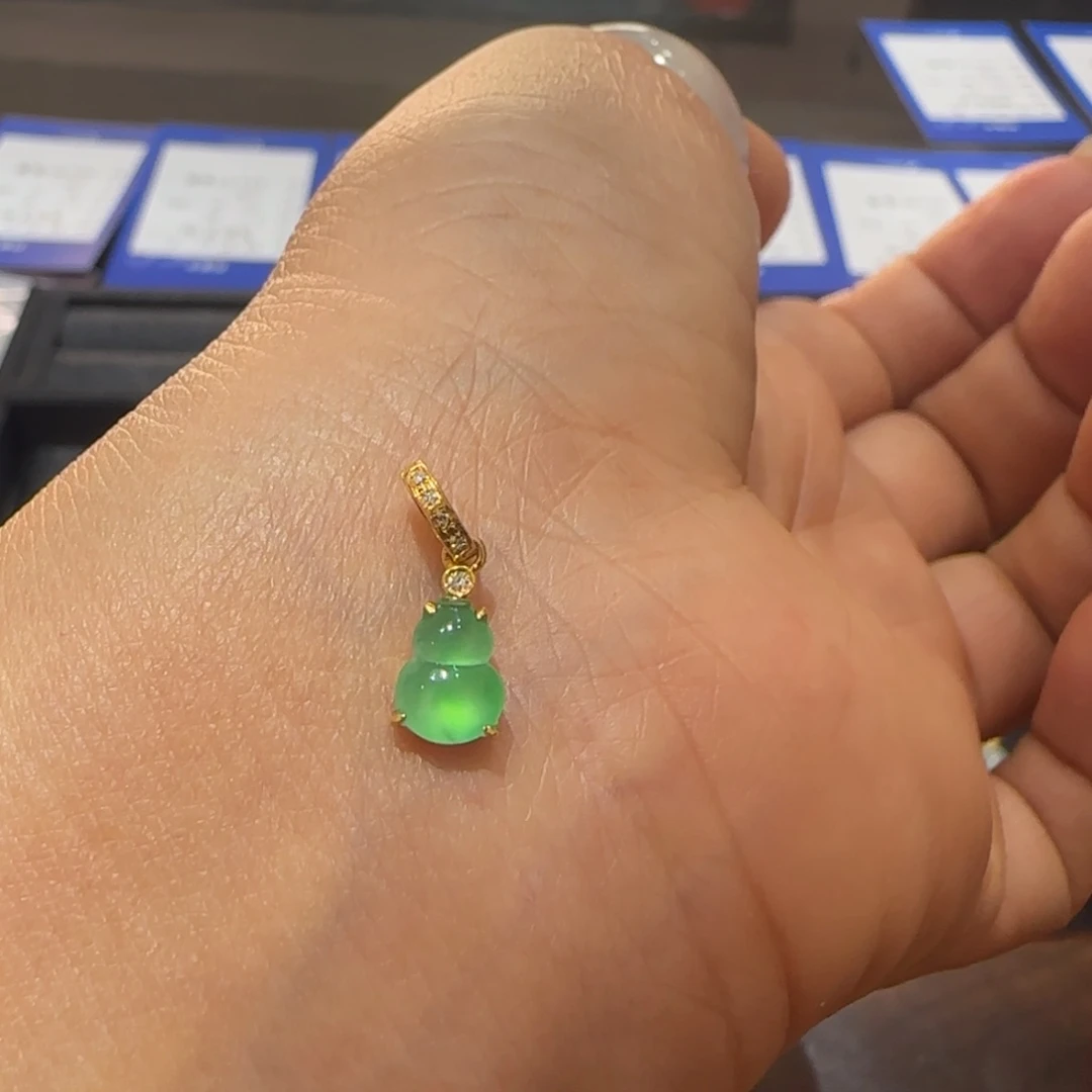 翡翠颈饰18K金镶嵌葫芦