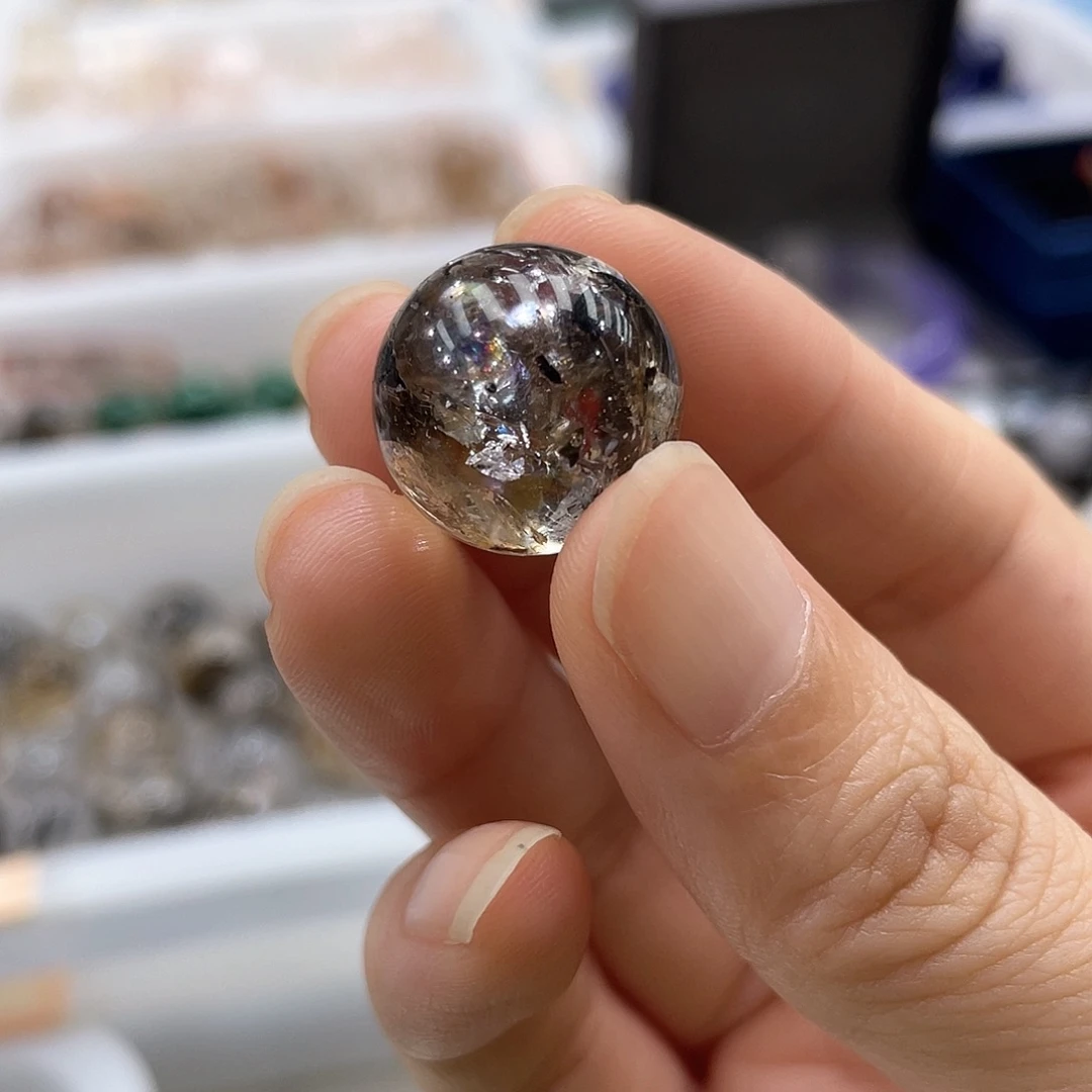 资***者未镶嵌珠宝半成品水晶
