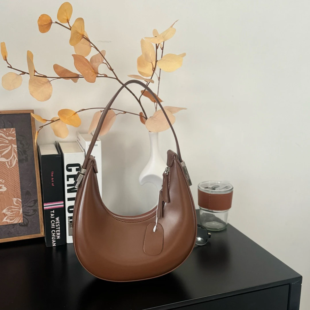 法式小众腋下包包女秋季流行新款高级质感复古百搭时尚单肩包