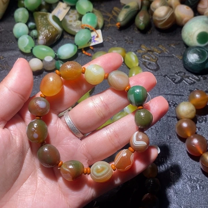 颈饰未镶嵌石英质玉