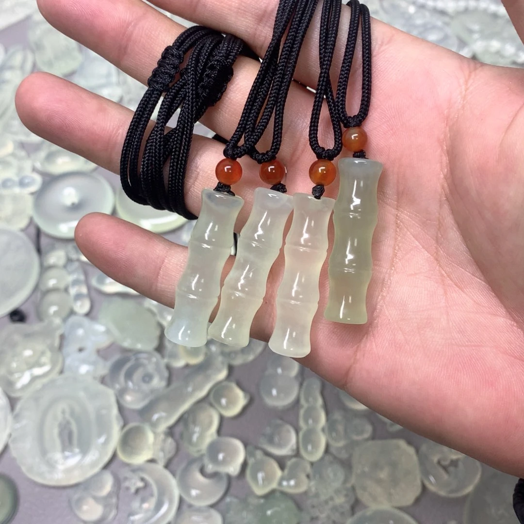 蛇纹石玉颈饰未镶嵌