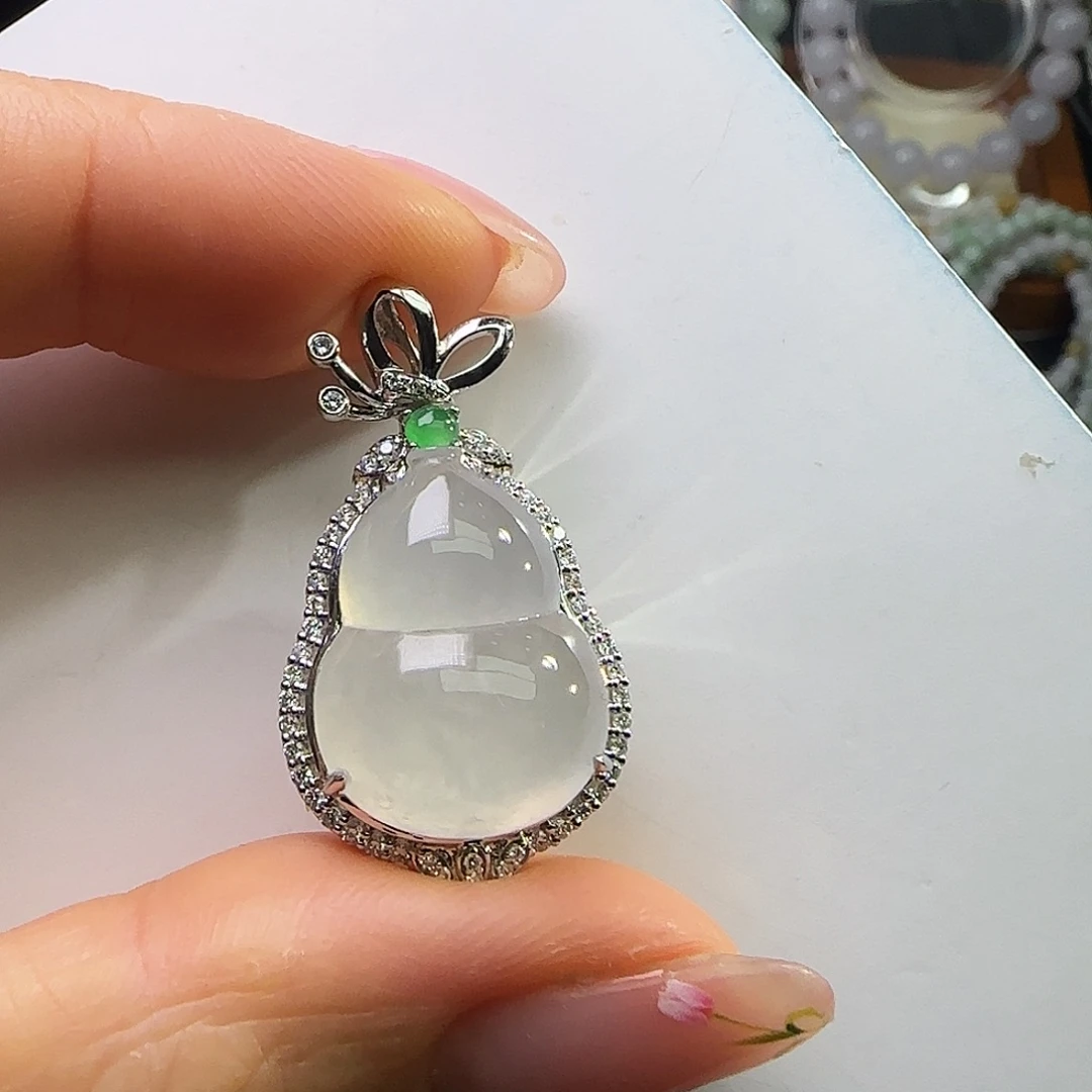 翡翠18K金镶嵌颈饰天然缅料A货 白冰葫芦吊坠