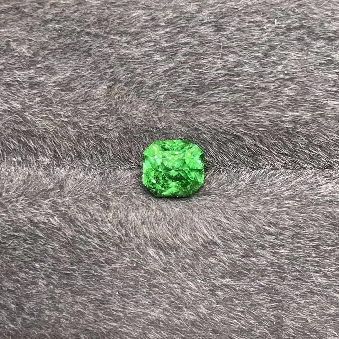 2.08ct蓝调卡扎尼沙弗莱石榴石