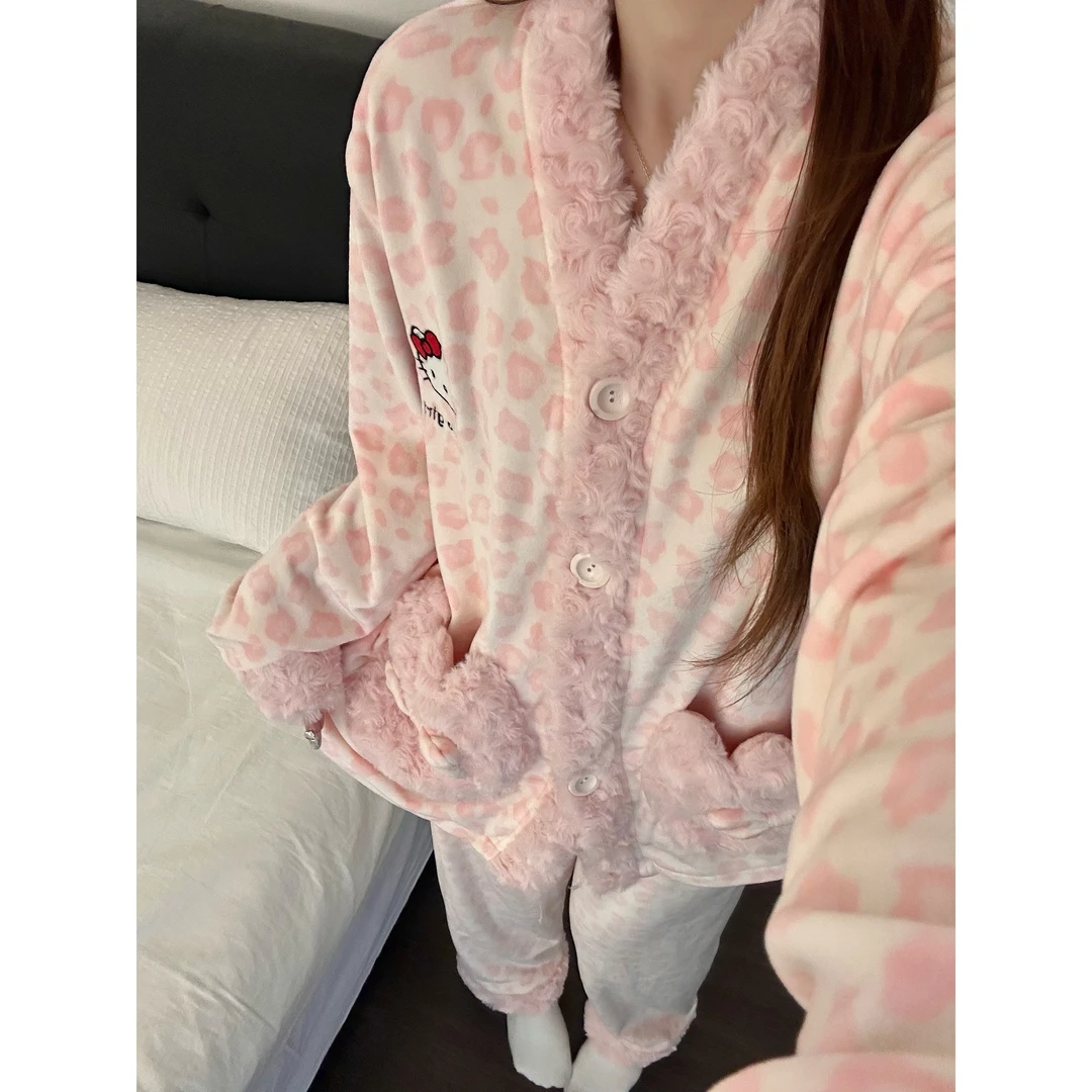甜美少女粉豹纹珊瑚绒睡衣女秋冬季新款加厚保暖家居服套装可外穿