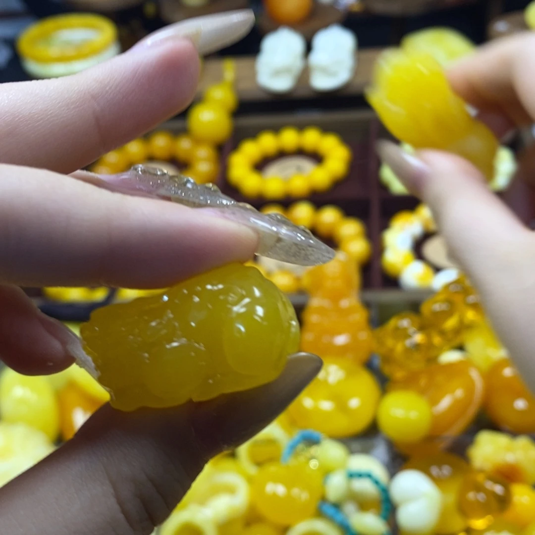 随***行鸡油黄貔貅小号一个