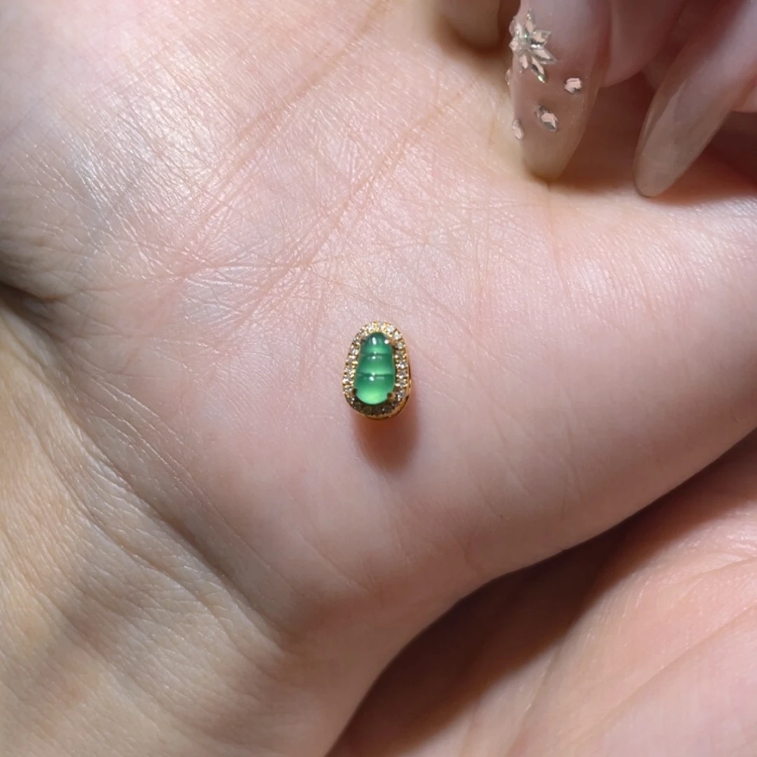 【闪购商品】颈饰18K金镶嵌翡翠