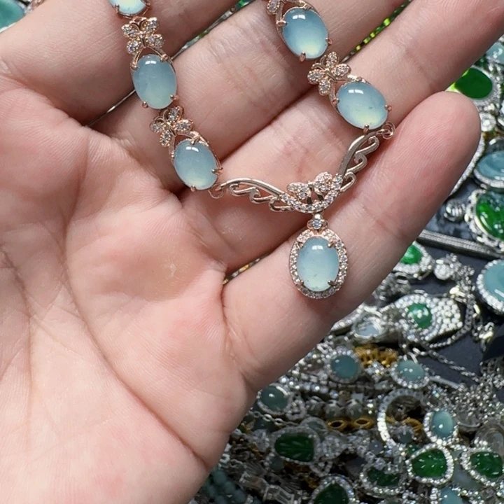 翡翠未镶嵌颈饰天然A货翡翠放漏