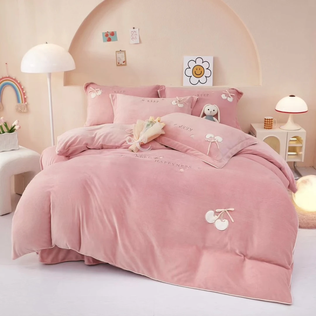 (年底清货萌萌樱桃)超密度棉花加厚牛奶绒保暖绒可爱风四件套绣花