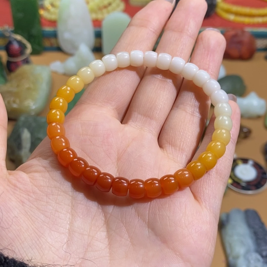 石英质玉颈饰未镶嵌缅红渐变多宝