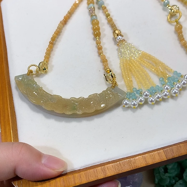 翡翠未镶嵌颈饰翡翠吊坠