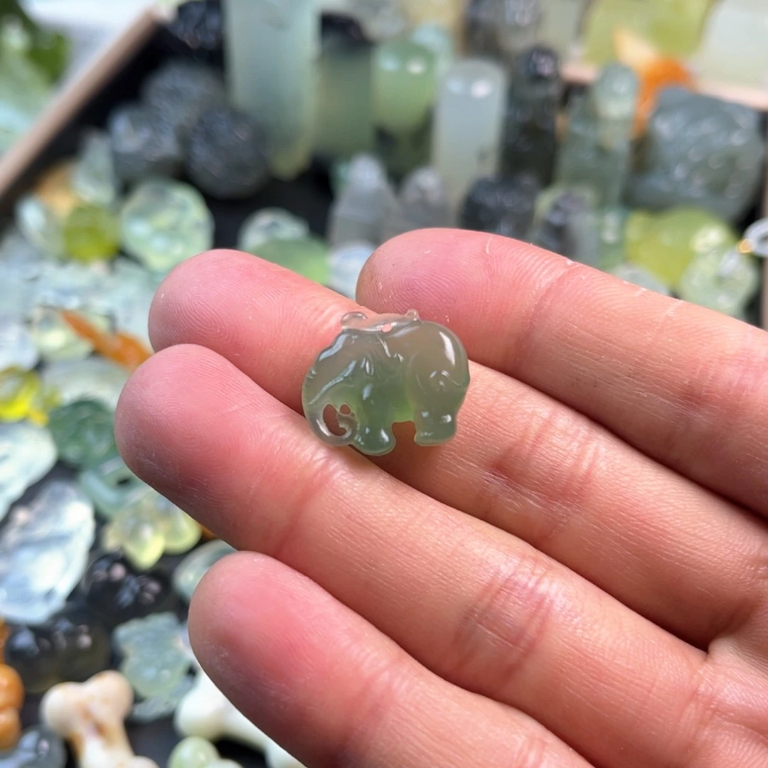 蛇纹石玉原石未镶嵌