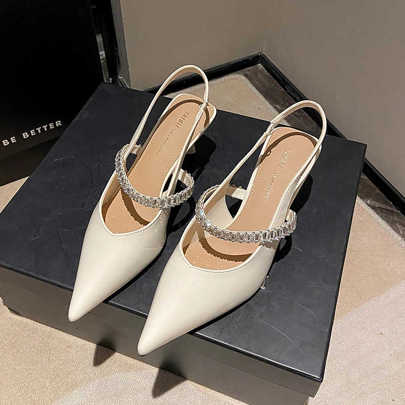 【5公分】2025春夏新款法式后空水钻一字带细跟尖头漆皮包头单鞋